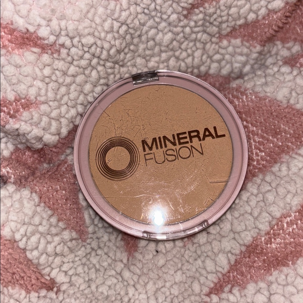 Mineral Fusion Pressed Powder Foundation - “Warm 4-Tawny”
